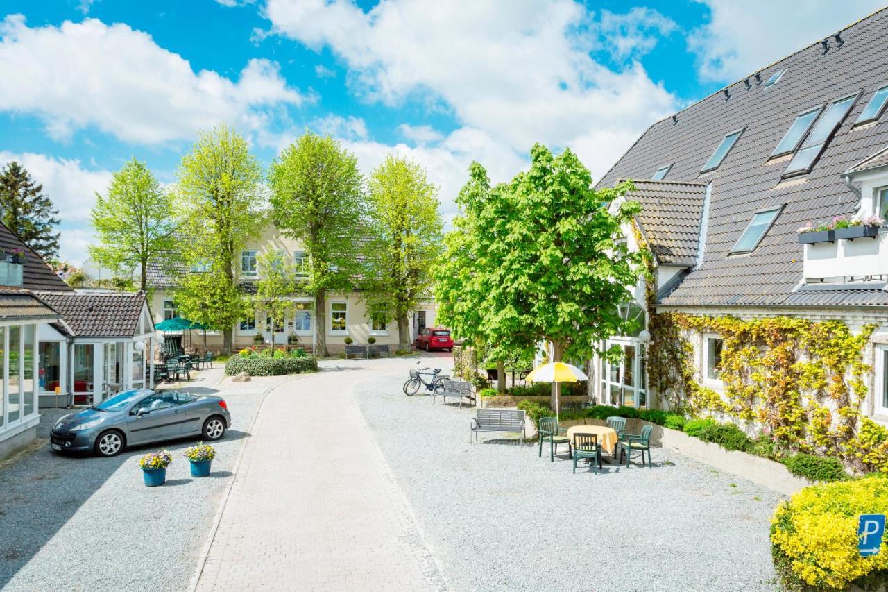 Hofhotel Kraehenberg Grömitz Buitenkant foto